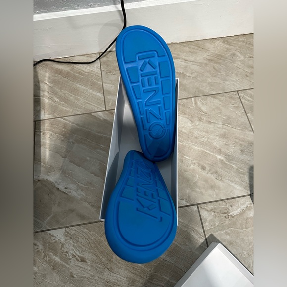 Cyan Kenzo Slides